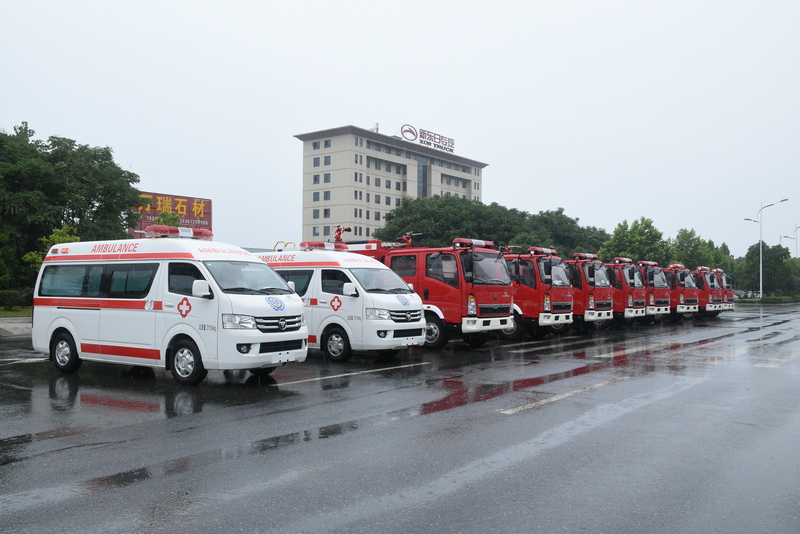 2輛福田G7救護車 10輛豪沃消防車 出口檢驗合格準備發車啦